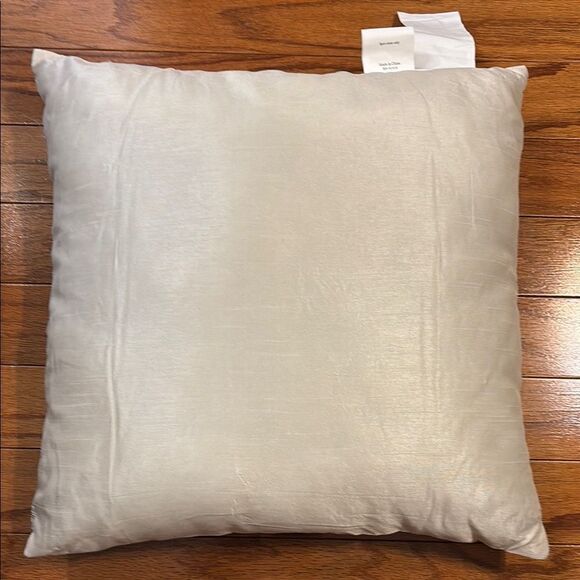 Madison Park Cream and Blue Accent Pillow with Elegant Scrollwork - Picture 2 of 5